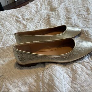 Elegant Gold Women's Flats